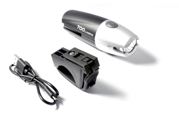 Smart Blaze 700 genopladelig forlygte. Kraftig  lygte der kan lyse i op til 40 timer og oplades på blot 4 timer via USB-C. Dansk godkendelse.