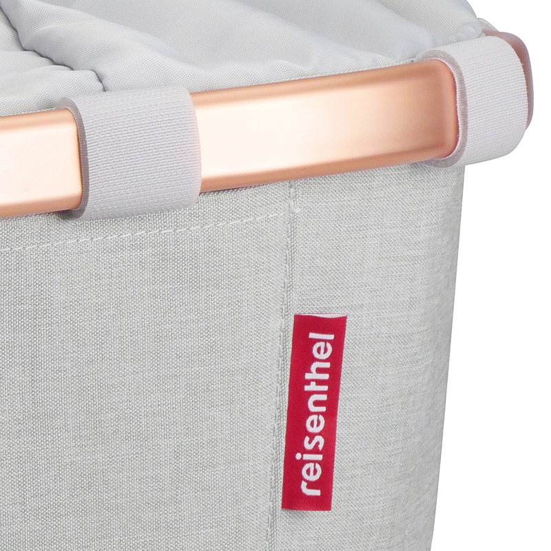 Klickfix Bikebasket cykelkurv (twist sky rose). Frontkurv med snørrelukning, yder- og indre lomme. Vol: 15 L,, max bæreevne 5 kg.