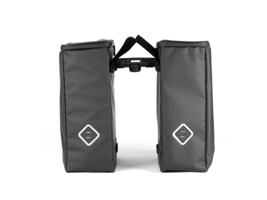 ATRAN VELO MAX taskesæt,(sort) til AVS. Triple-x gør at taskesættet kan suppleres med top-taske/kurv. Vandtæt 32x43x15cm 2x21L 1,9kg