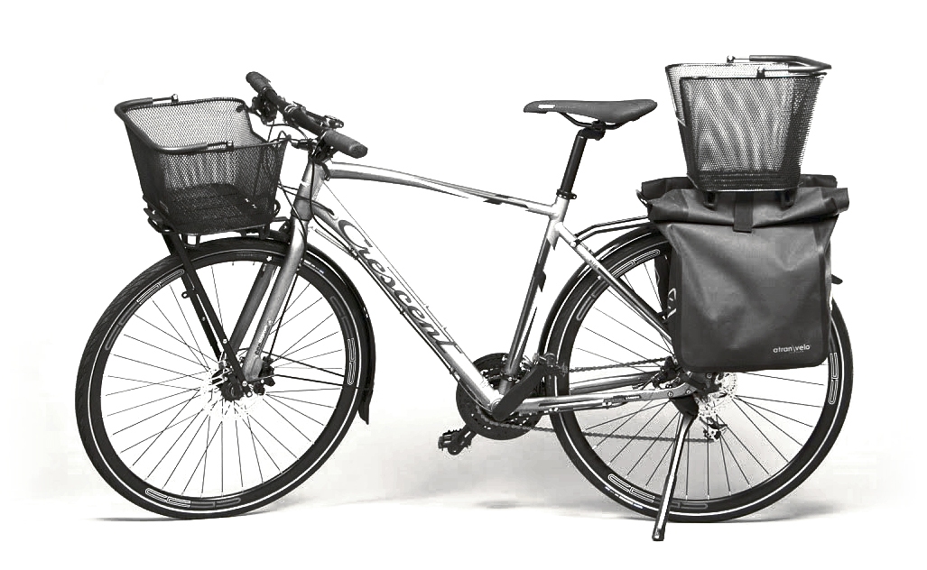 Taskesæt fra Atran Velo model Travel (sort). Triple-x gør at taskesættet kan suppleres med top-taske/kurv. 37x33x12 cm, vol: 2x25 L, AVS.