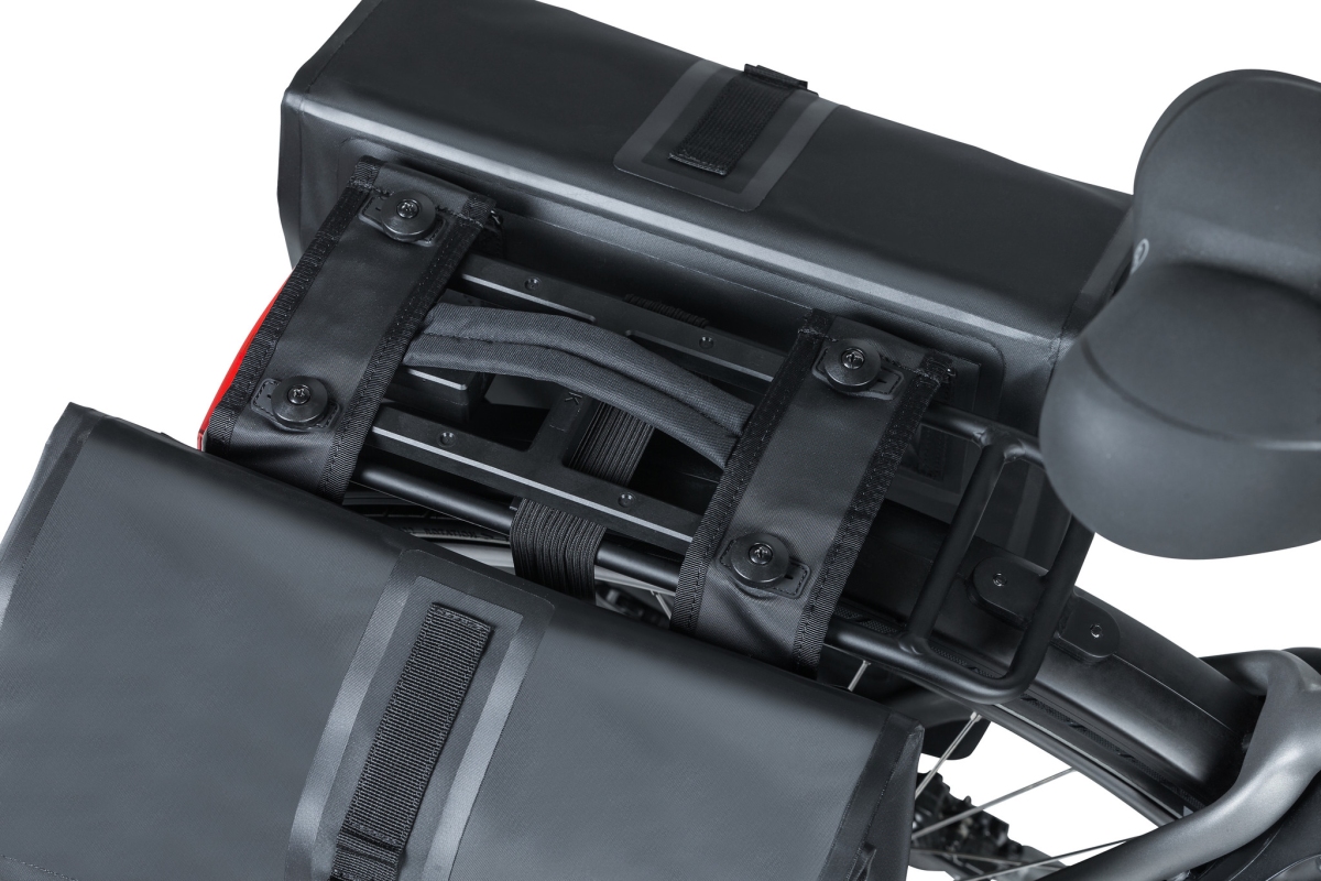 Taskesæt BASIL MIK Urban dry Sort Bag 42x17x36cm dobbel 50L, water proof. Inkl.MIK adapter på tasken.