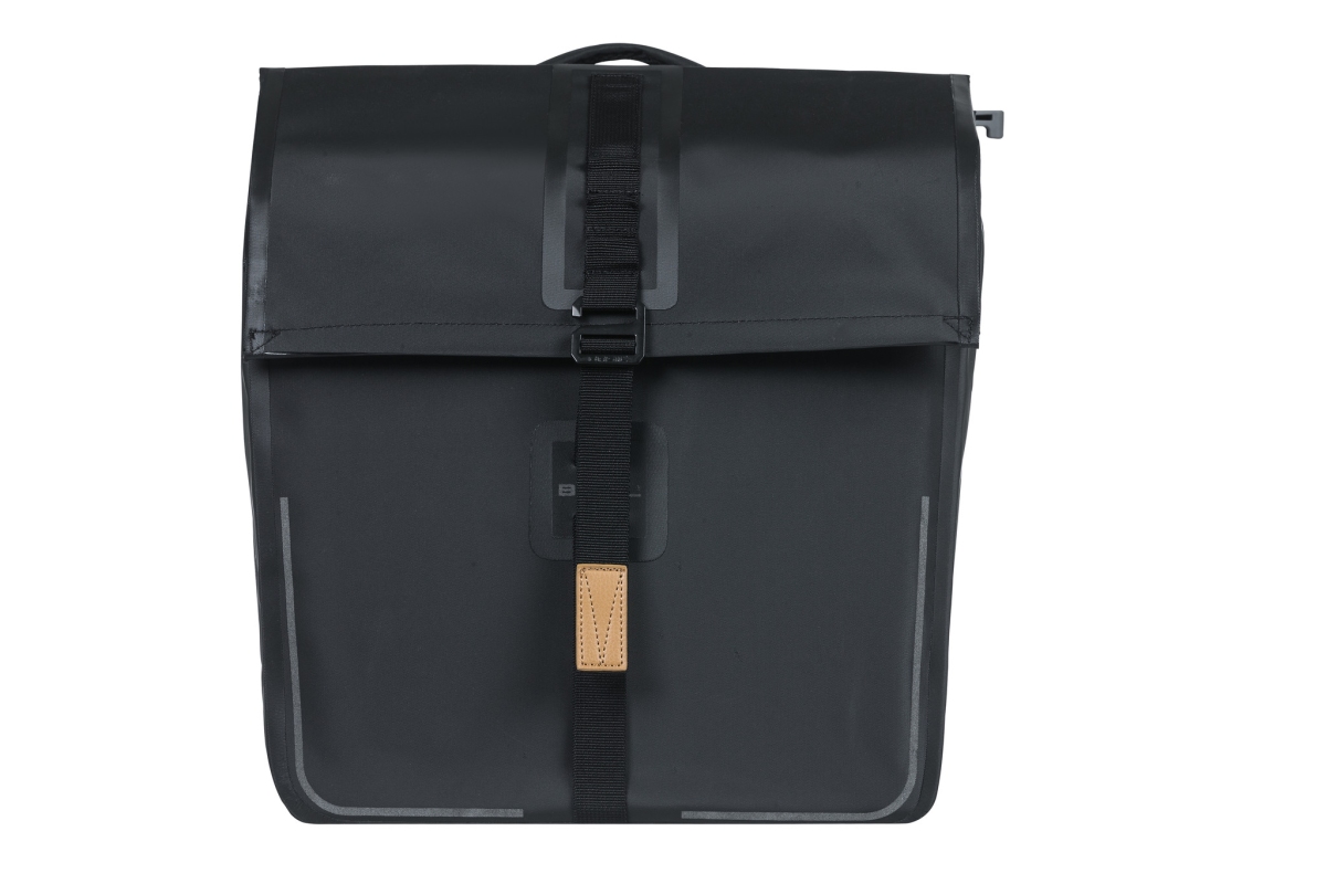 Taskesæt BASIL MIK Urban dry Sort Bag 42x17x36cm dobbel 50L, water proof. Inkl.MIK adapter på tasken.