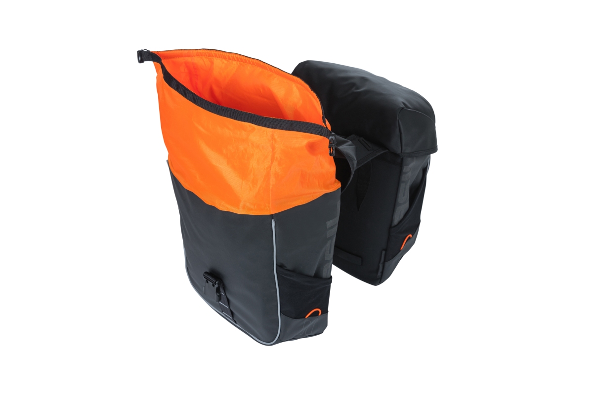 Taskesæt BASIL MILES TARPAULIN 34 Liter Sort/orange dobbel 34x16x43cm. Kan mont. med  MIK-AVS-uniklip eller Racktime adapter.