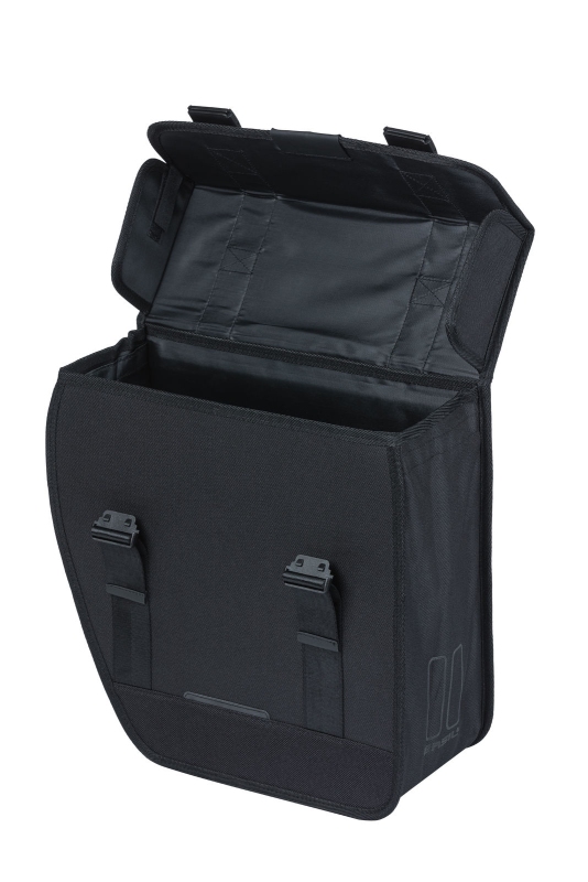 Taske BASIL TOUR SINGLE (sort) til venstre side. Volumen: 14 L, dimensioner: 14 x 27 x 28 cm. Vandafvisende.