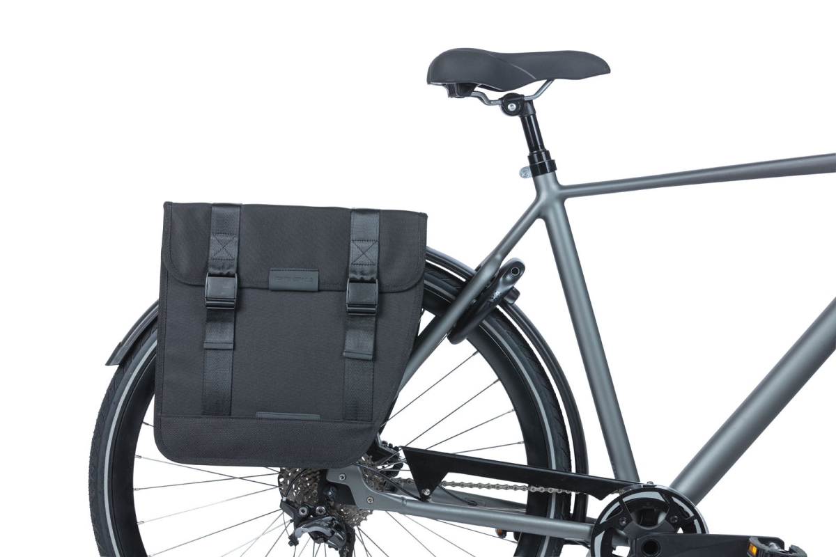 Taskesæt BASIL TOUR XL (sort) . Dimensioner: 35x14x35cm, volumen: 35 L, vandafvisende. Kan også  Monteres med MIK, AVS, Uniklip, Racktime adapter.