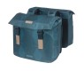 Taskesæt (blue) fra Basil model Elegance.   Materiale af 100 % genanvendt PET (plastikflasker) Vol. 40-49 L og med rem-montering (taskebro)