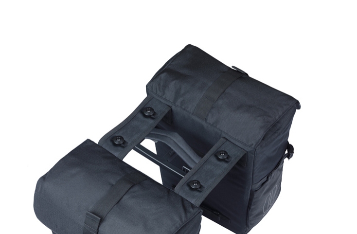 Taske sæt BASIL MOVE Commuter MIK 2.0 Dobbelt Pannier (sort). Dim.: 27x16x38 cm, vol.: 30 L. Leveres inkl. MIK 2.0