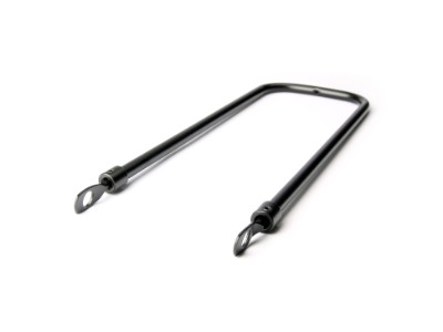 Kurvebøjle (sort) til frontkurv. Justerbar i  længden (330-530 mm), passer til 24-28'. Bredde 100 mm, ø10 mm. Leveres med beslag.