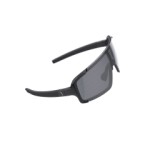 Sportsbrille (solbrille) fra BBB model Chester. fullframe, men med rammeløst udseende. Sort grilamid stel og 9-lags MLC røgfarvetl linse