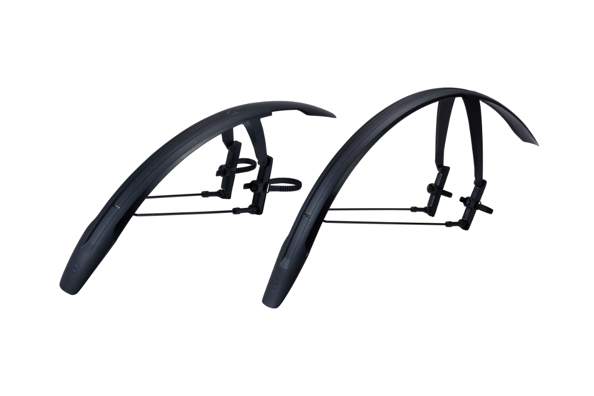 Skærmsæt BBB DiscGuard til front og bag,  passer til dækbredde 28-42 mm. Skånsomt gummi- belagt beslag. Skærmsættet er velegnet til Gravel.